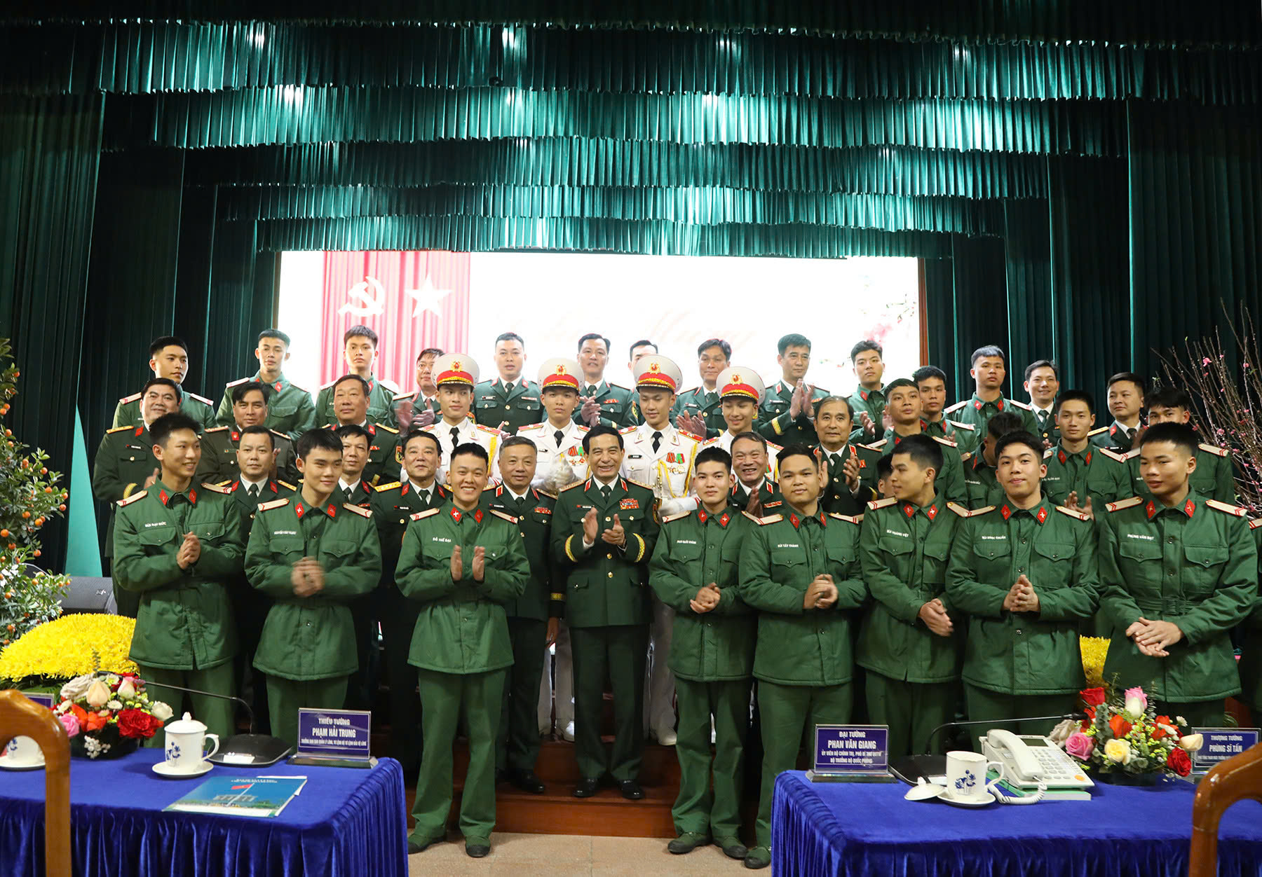 Đại tướng Phan Văn Giang thăm, chúc Tết Ban Quản lý Lăng Chủ tịch Hồ Chí Minh